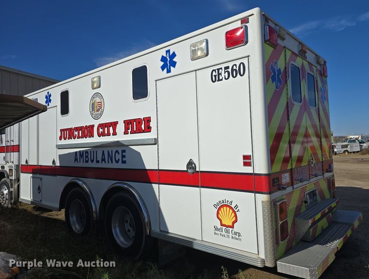 image for item DQ5285 1988 Freightliner  FL112 rescue vehicle