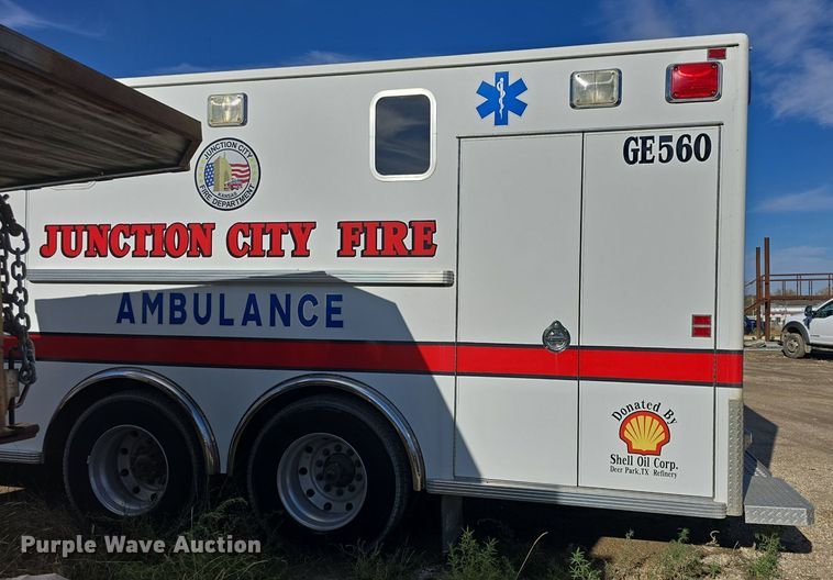 image for item DQ5285 1988 Freightliner  FL112 rescue vehicle