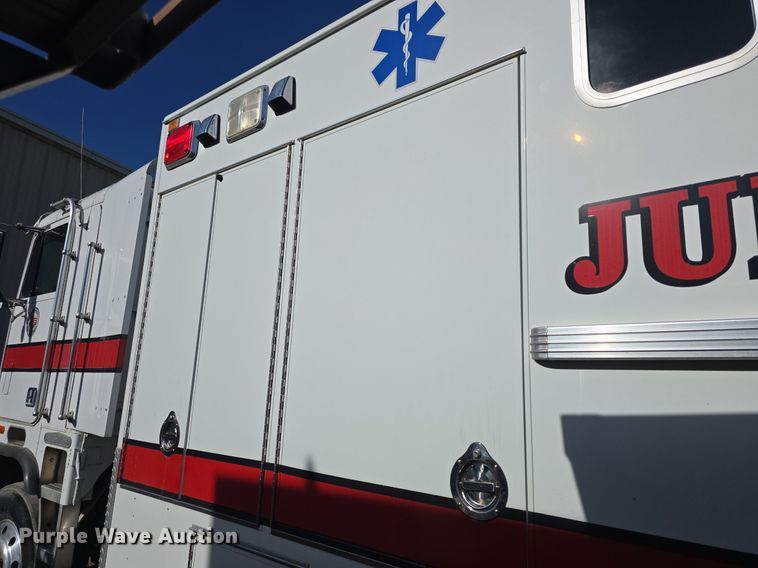 image for item DQ5285 1988 Freightliner  FL112 rescue vehicle