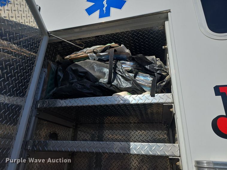 image for item DQ5285 1988 Freightliner  FL112 rescue vehicle