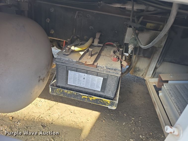 image for item DQ5285 1988 Freightliner  FL112 rescue vehicle