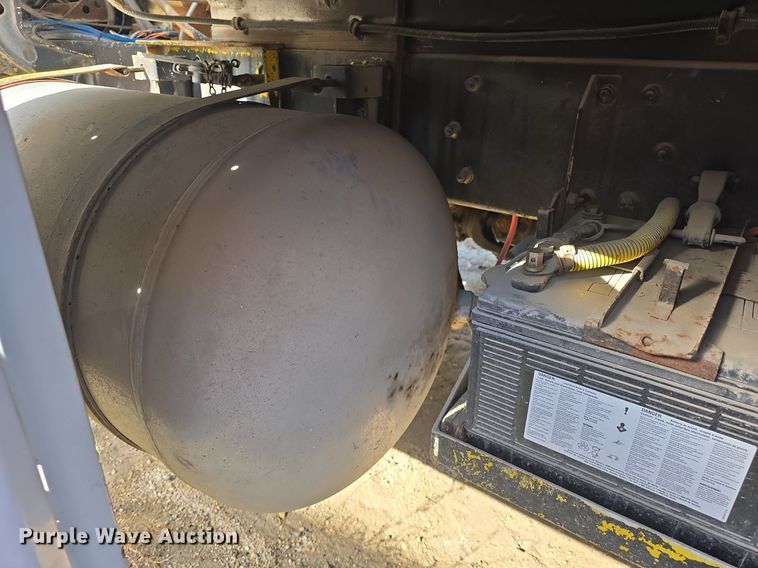 image for item DQ5285 1988 Freightliner  FL112 rescue vehicle