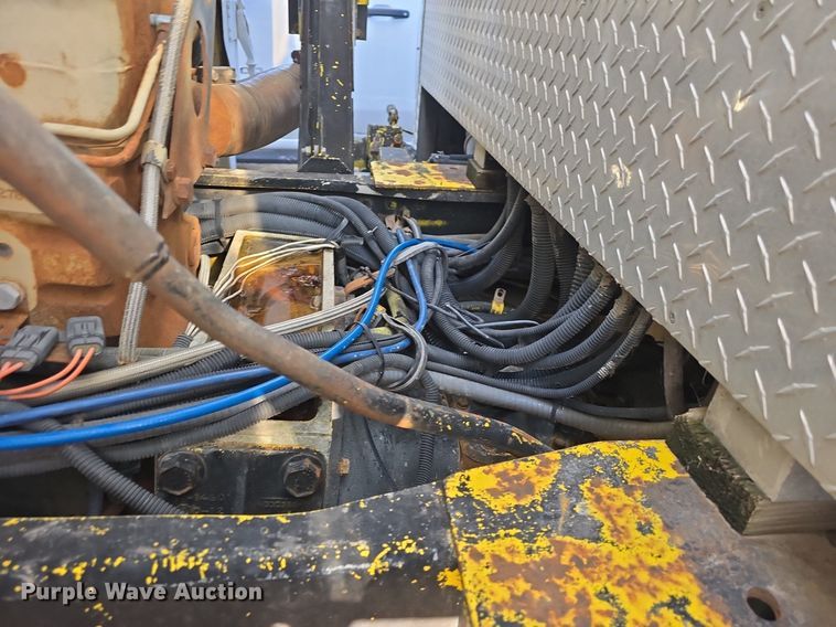 image for item DQ5285 1988 Freightliner  FL112 rescue vehicle