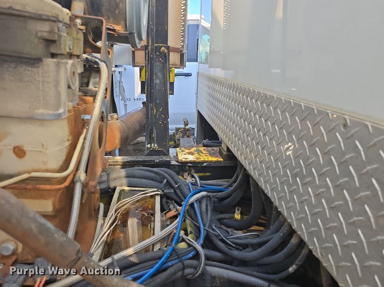 image for item DQ5285 1988 Freightliner  FL112 rescue vehicle