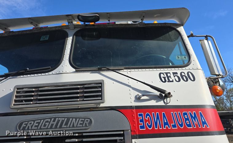 image for item DQ5285 1988 Freightliner  FL112 rescue vehicle