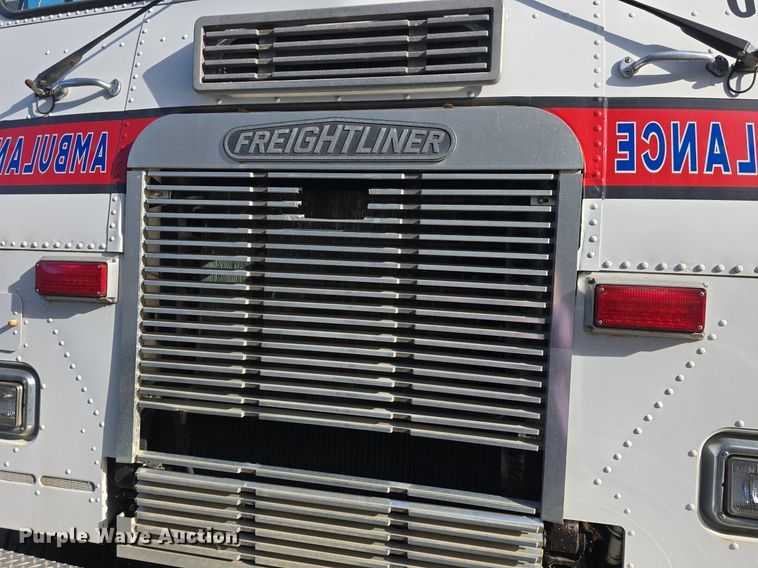 image for item DQ5285 1988 Freightliner  FL112 rescue vehicle