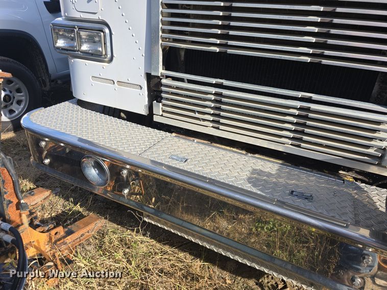 image for item DQ5285 1988 Freightliner  FL112 rescue vehicle