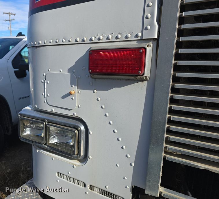 image for item DQ5285 1988 Freightliner  FL112 rescue vehicle