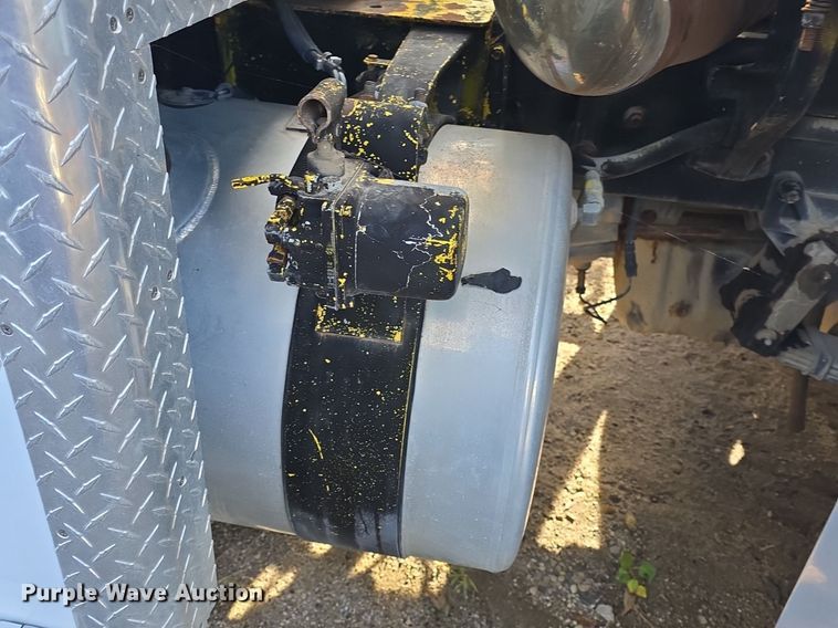 image for item DQ5285 1988 Freightliner  FL112 rescue vehicle