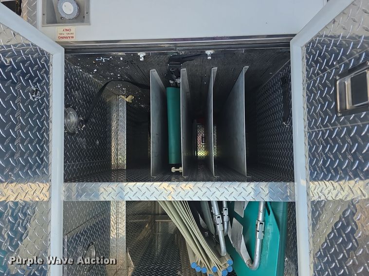 image for item DQ5285 1988 Freightliner  FL112 rescue vehicle