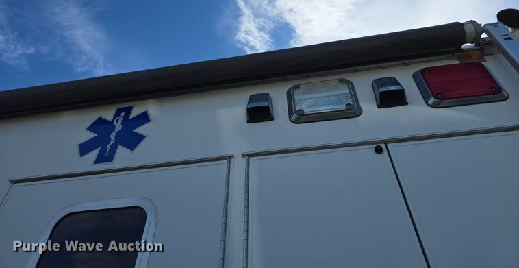 image for item DQ5285 1988 Freightliner  FL112 rescue vehicle