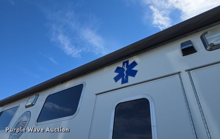 image for item DQ5285 1988 Freightliner  FL112 rescue vehicle