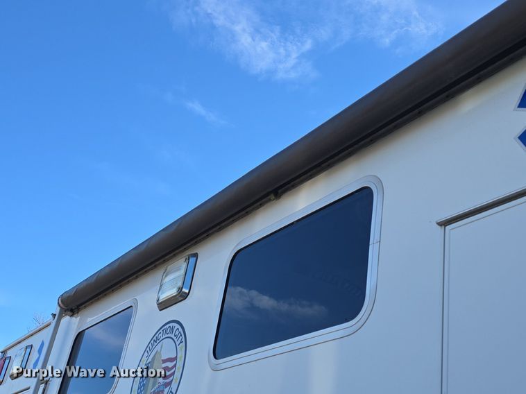 image for item DQ5285 1988 Freightliner  FL112 rescue vehicle