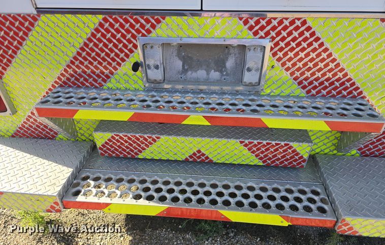 image for item DQ5285 1988 Freightliner  FL112 rescue vehicle