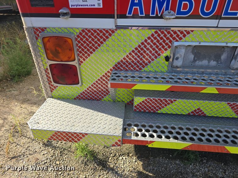 image for item DQ5285 1988 Freightliner  FL112 rescue vehicle