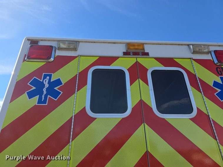 image for item DQ5285 1988 Freightliner  FL112 rescue vehicle