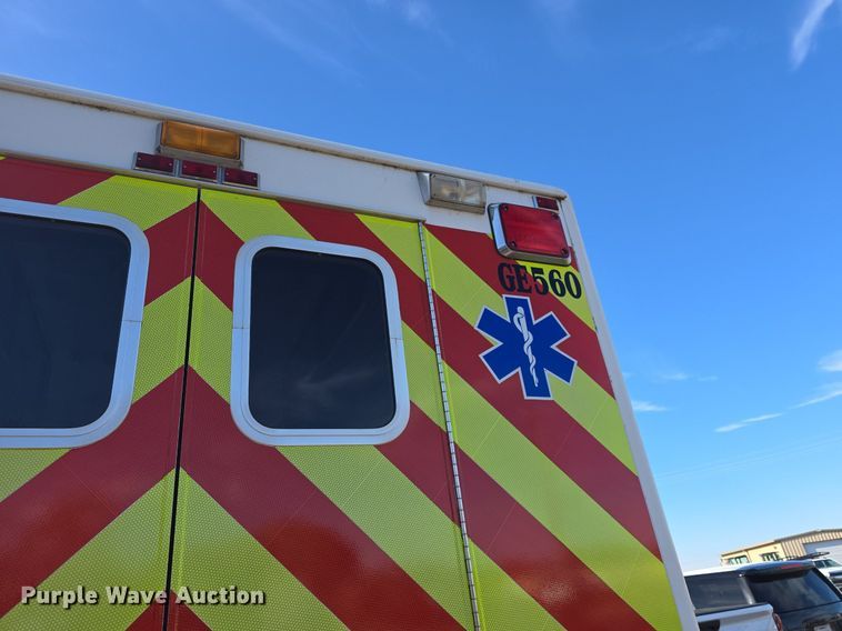 image for item DQ5285 1988 Freightliner  FL112 rescue vehicle