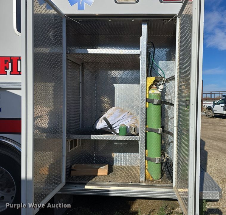 image for item DQ5285 1988 Freightliner  FL112 rescue vehicle