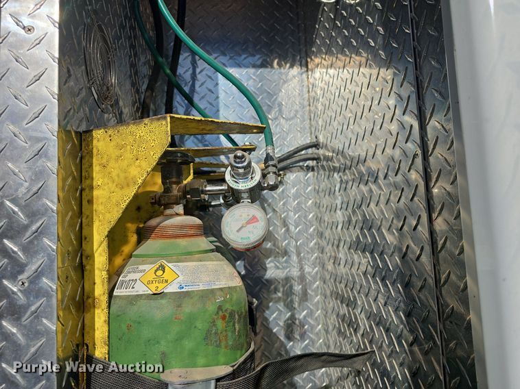 image for item DQ5285 1988 Freightliner  FL112 rescue vehicle