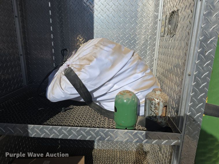 image for item DQ5285 1988 Freightliner  FL112 rescue vehicle