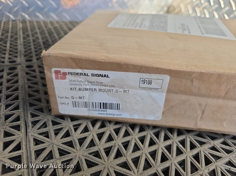 image for item DQ5285 1988 Freightliner  FL112 rescue vehicle