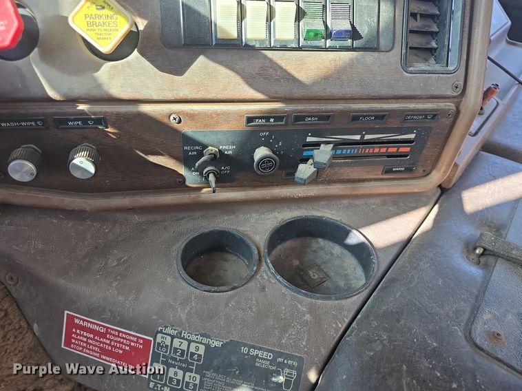 image for item DQ5285 1988 Freightliner  FL112 rescue vehicle