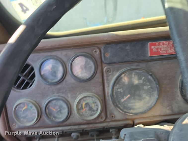 image for item DQ5285 1988 Freightliner  FL112 rescue vehicle