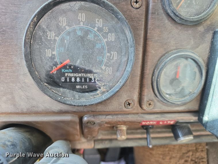 image for item DQ5285 1988 Freightliner  FL112 rescue vehicle