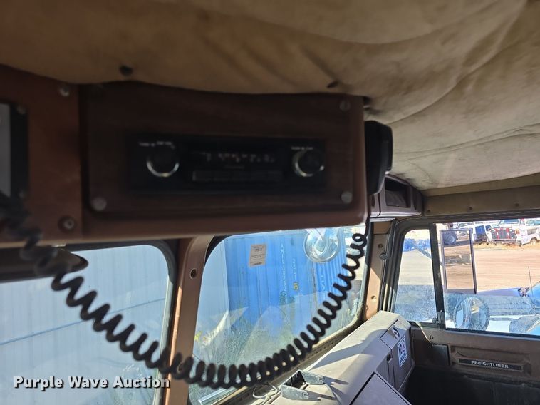 image for item DQ5285 1988 Freightliner  FL112 rescue vehicle