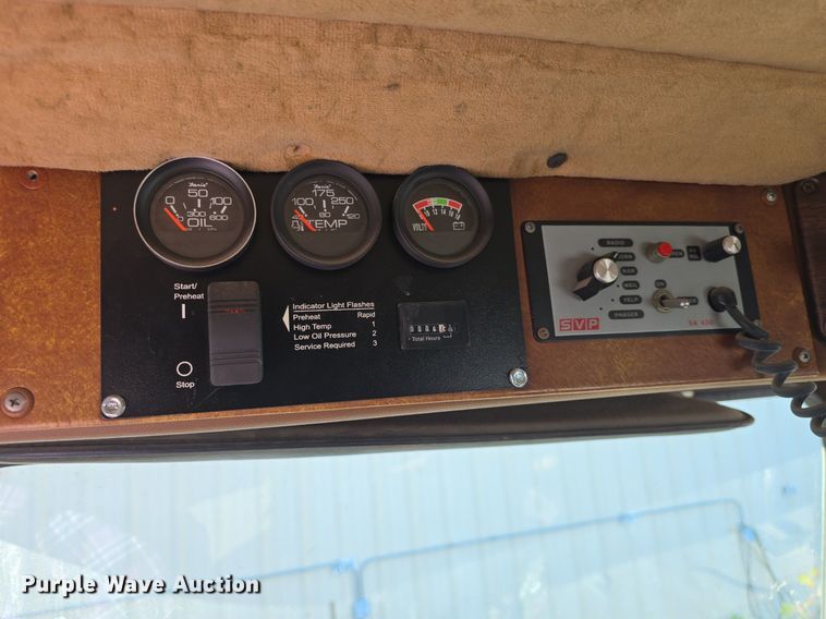 image for item DQ5285 1988 Freightliner  FL112 rescue vehicle