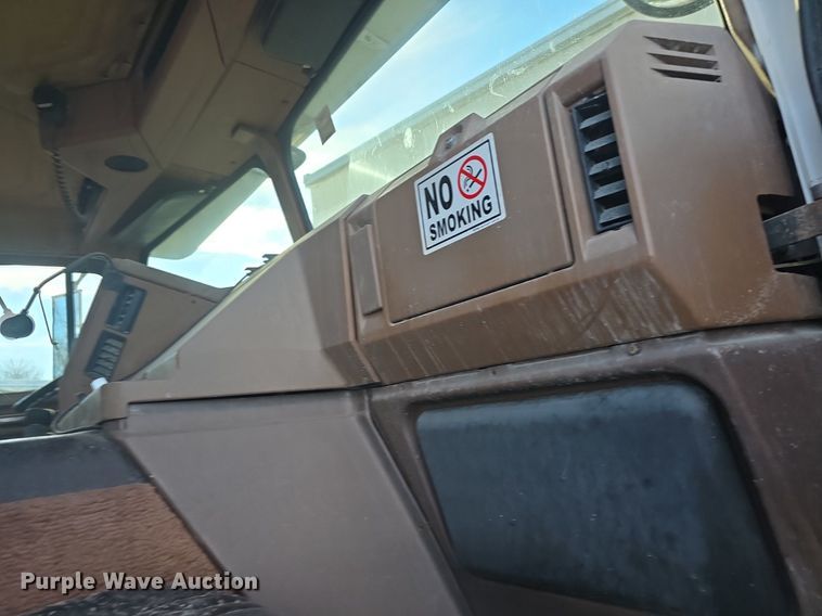 image for item DQ5285 1988 Freightliner  FL112 rescue vehicle