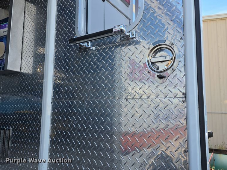 image for item DQ5285 1988 Freightliner  FL112 rescue vehicle