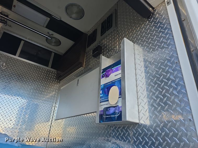 image for item DQ5285 1988 Freightliner  FL112 rescue vehicle