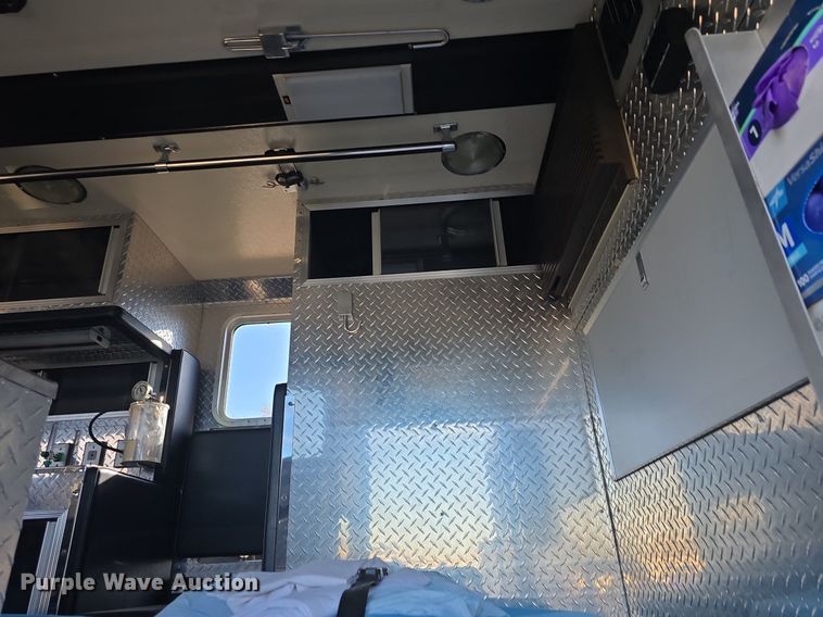 image for item DQ5285 1988 Freightliner  FL112 rescue vehicle