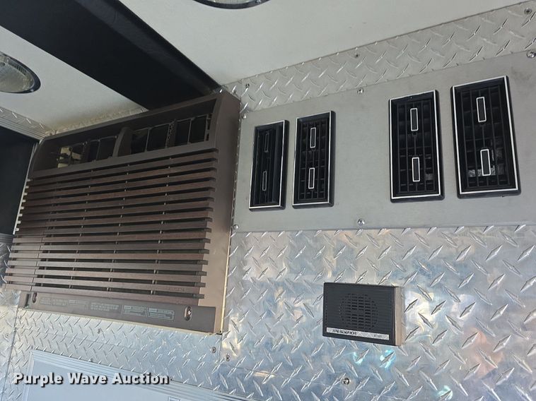 image for item DQ5285 1988 Freightliner  FL112 rescue vehicle