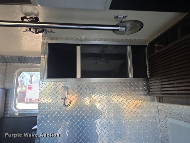 image for item DQ5285 1988 Freightliner  FL112 rescue vehicle