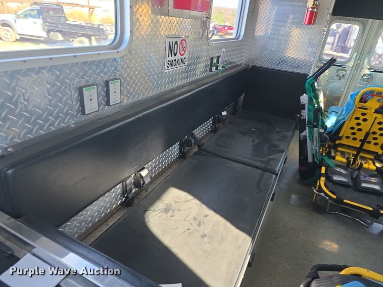 image for item DQ5285 1988 Freightliner  FL112 rescue vehicle