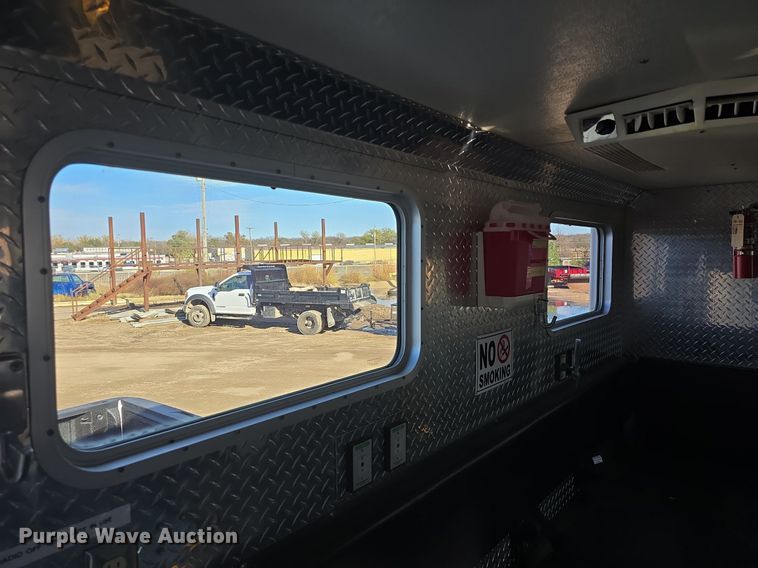 image for item DQ5285 1988 Freightliner  FL112 rescue vehicle