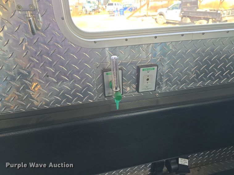 image for item DQ5285 1988 Freightliner  FL112 rescue vehicle