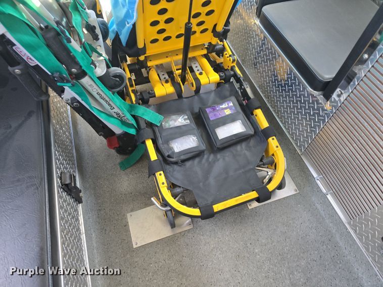 image for item DQ5285 1988 Freightliner  FL112 rescue vehicle