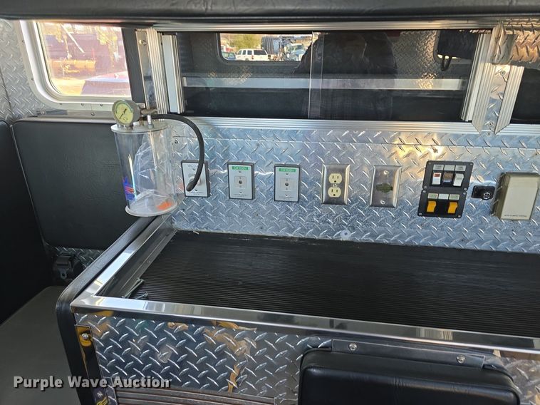 image for item DQ5285 1988 Freightliner  FL112 rescue vehicle