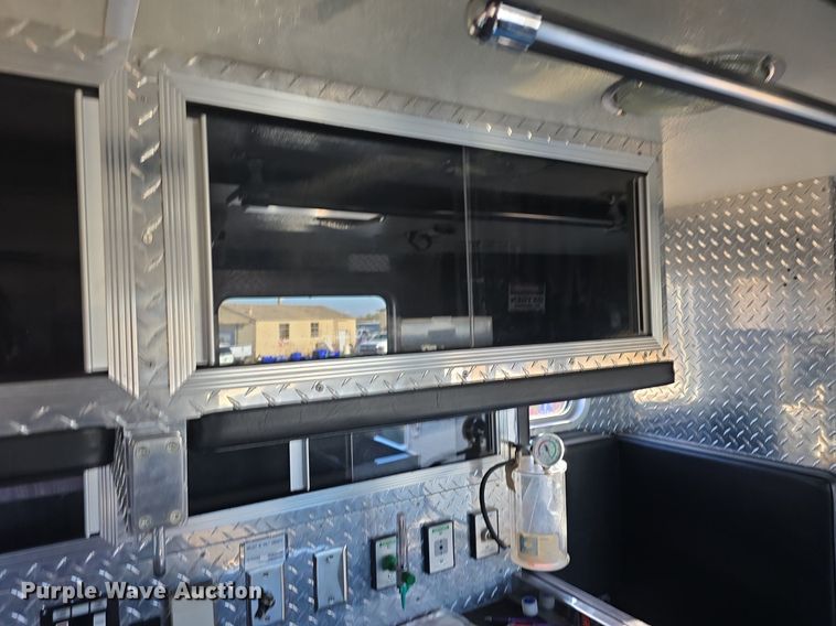 image for item DQ5285 1988 Freightliner  FL112 rescue vehicle