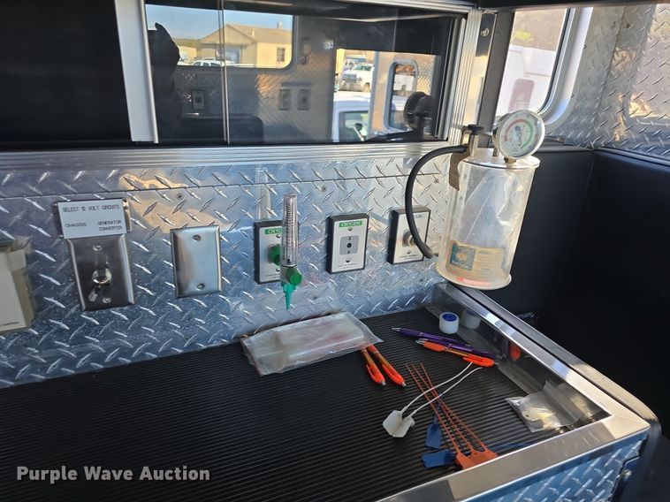 image for item DQ5285 1988 Freightliner  FL112 rescue vehicle