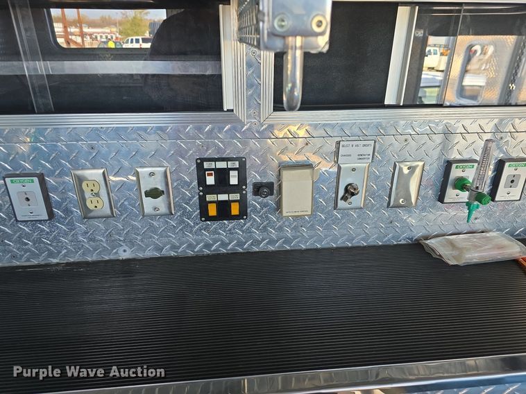 image for item DQ5285 1988 Freightliner  FL112 rescue vehicle