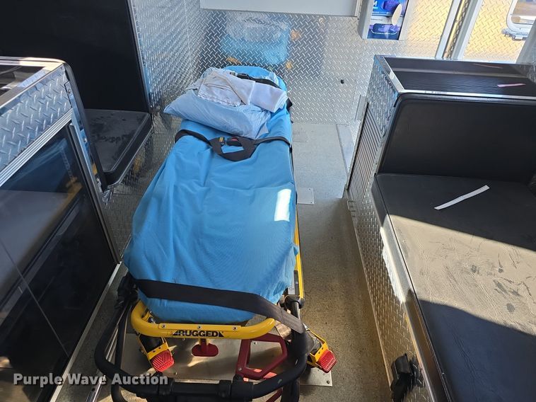 image for item DQ5285 1988 Freightliner  FL112 rescue vehicle