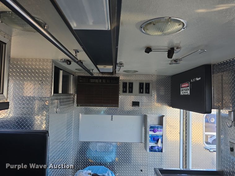 image for item DQ5285 1988 Freightliner  FL112 rescue vehicle