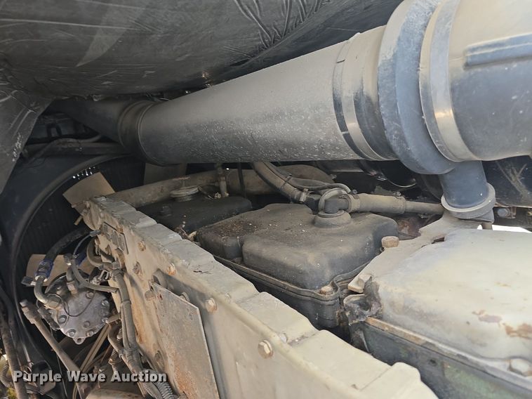 image for item DQ5285 1988 Freightliner  FL112 rescue vehicle