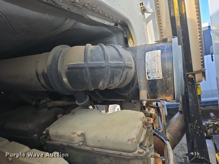 image for item DQ5285 1988 Freightliner  FL112 rescue vehicle