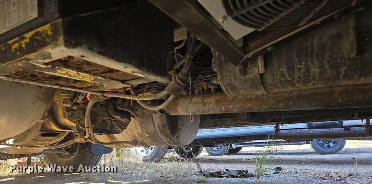 image for item DQ5285 1988 Freightliner  FL112 rescue vehicle