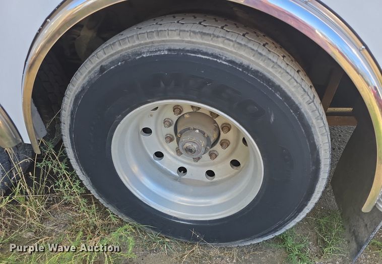 image for item DQ5285 1988 Freightliner  FL112 rescue vehicle